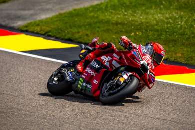 MotoGP: Marquez sluit eerste seizoenshelft af met Sachsenring‑dubbel