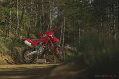 Ducati presenteert haar eerste enduromotor: de Desmo450 EDS