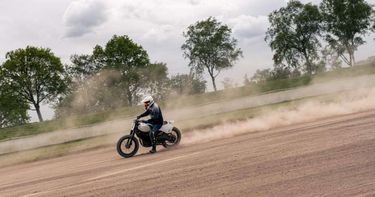 Testmotor: Royal Enfield Slide School