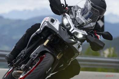 Moteo Benelux maakt prijzen Benelli TRK 902 bekend