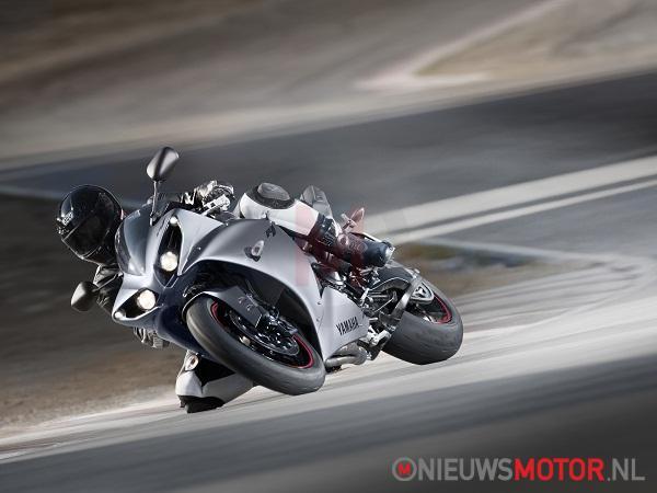 2011 R1 Vs 2012 R1 Front 2012 Yamaha R1 - Nieuwsmotor.nl